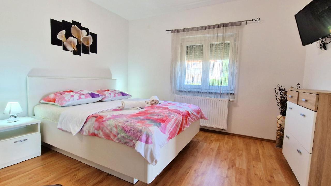 Apartments Pinezic Skrbčići Extérieur photo