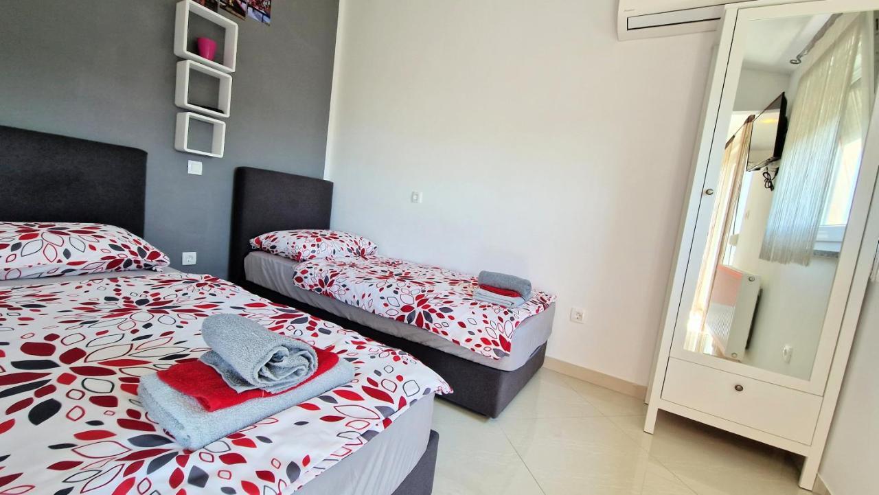 Apartments Pinezic Skrbčići Extérieur photo