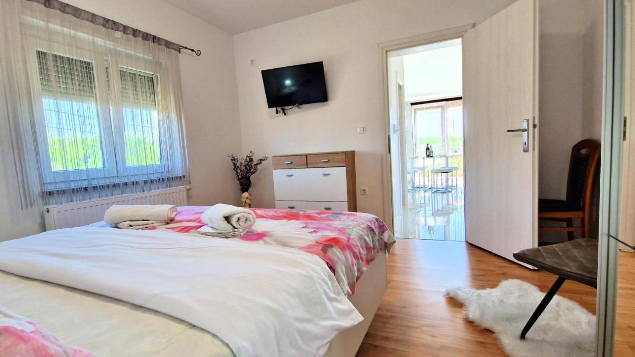 Apartments Pinezic Skrbčići Extérieur photo
