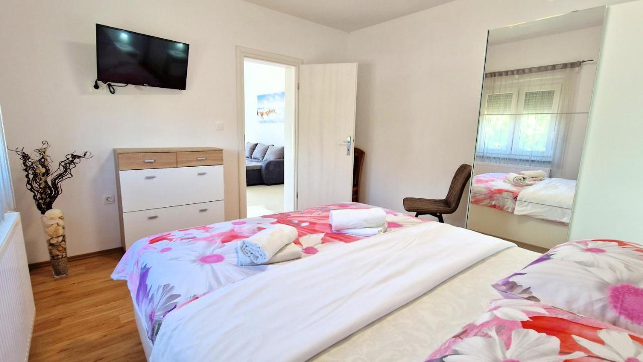 Apartments Pinezic Skrbčići Extérieur photo