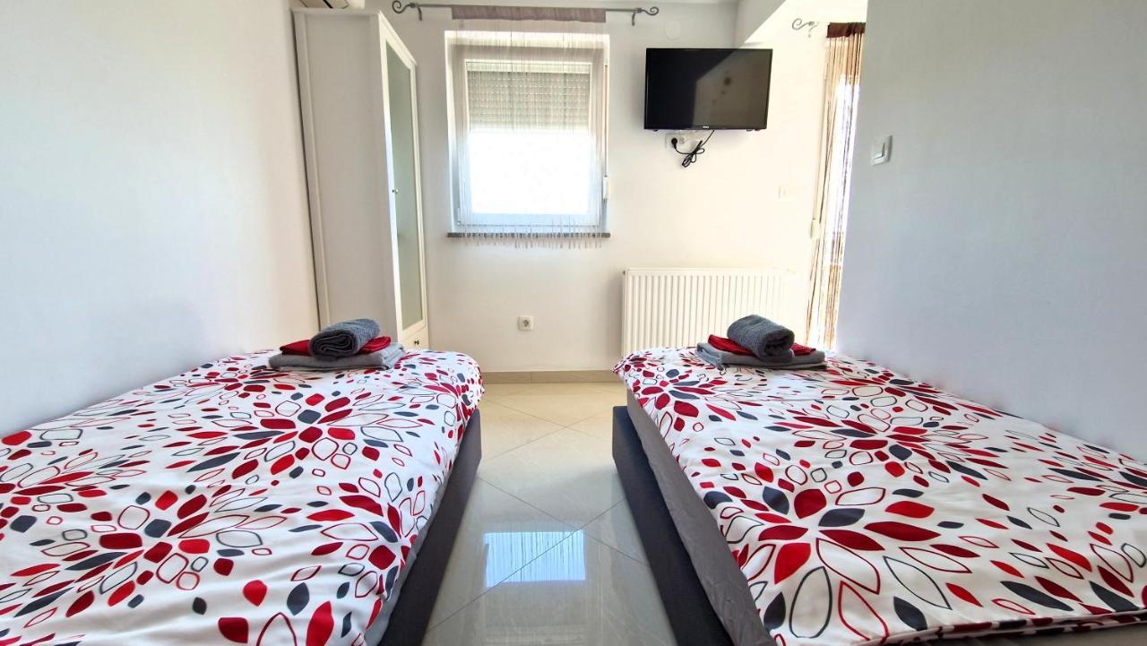 Apartments Pinezic Skrbčići Extérieur photo